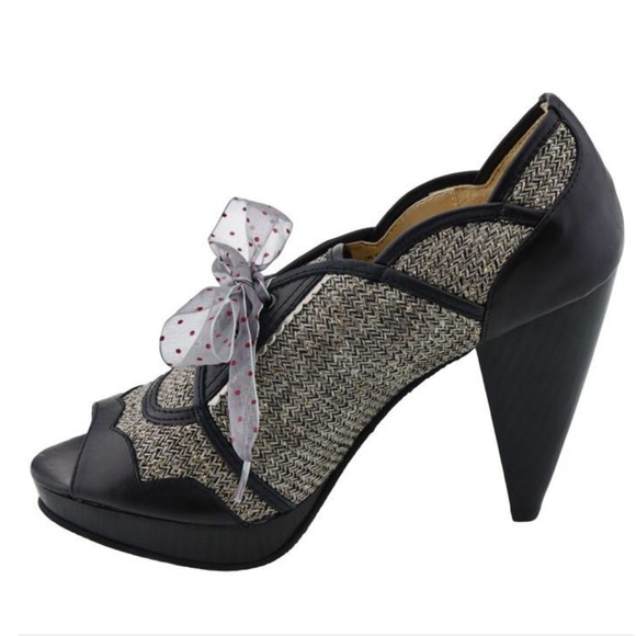 Poetic License Shoes - P O E T I C  L I C E N S E